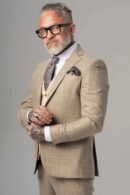 Garnitur beżowy w kratę