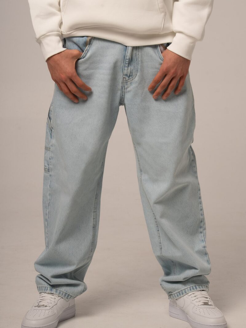 Jasnoniebieskie jeansy męskie o kroju baggy