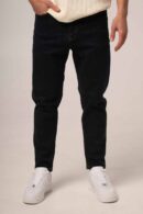 Granatowe jeansy męskie o kroju slim-fit