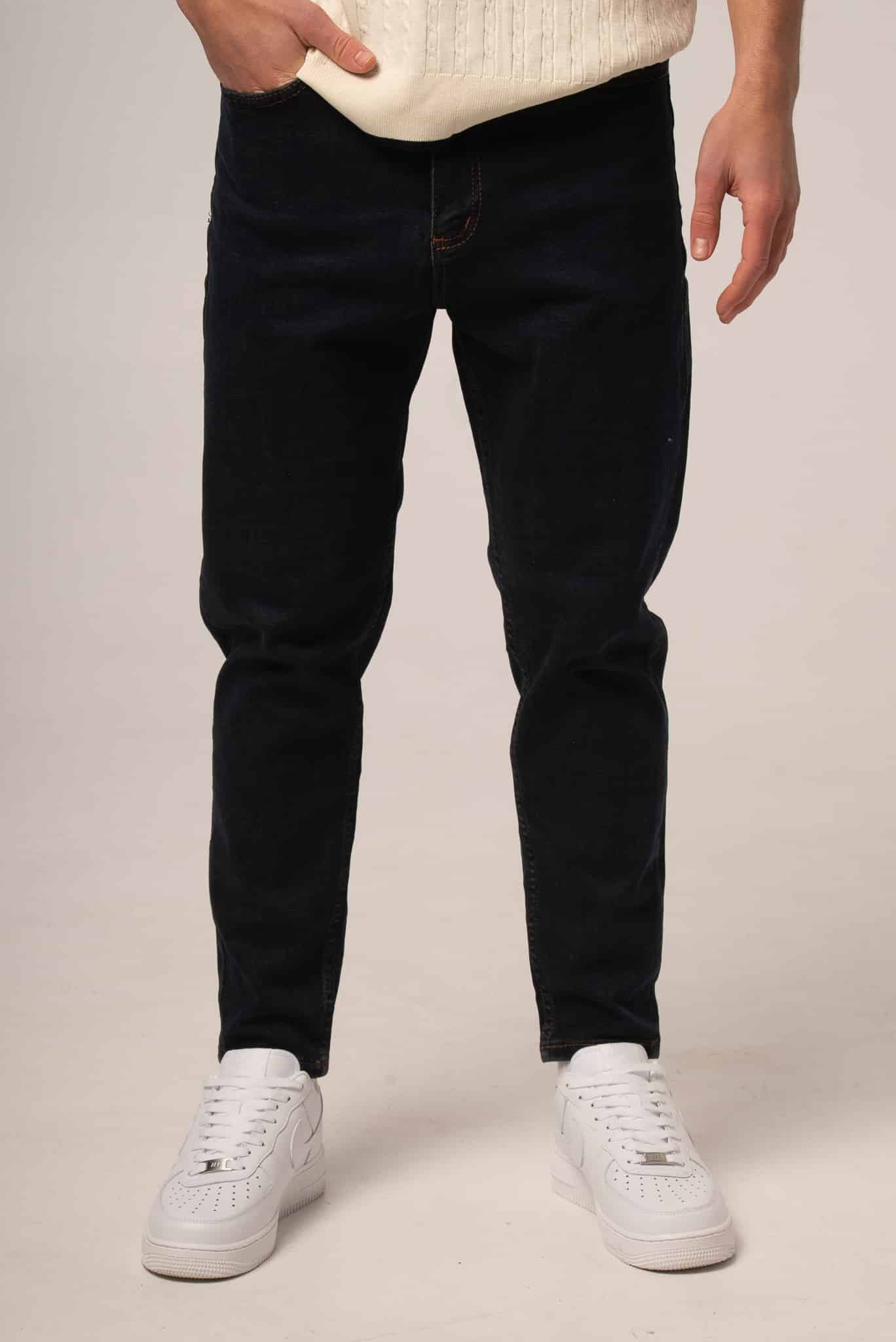 Granatowe jeansy męskie o kroju slim-fit