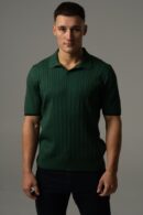 Ciemno zielone polo męskie z dekoltem v z dzianinowej tkaniny