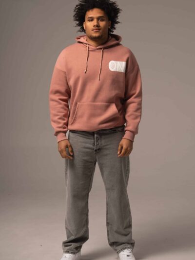 Różowa bluza męska z kapturem z nadrukiem na plecach