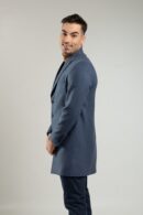 Niebieski płaszcz męski