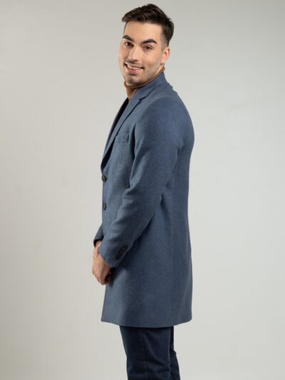 Niebieski płaszcz męski