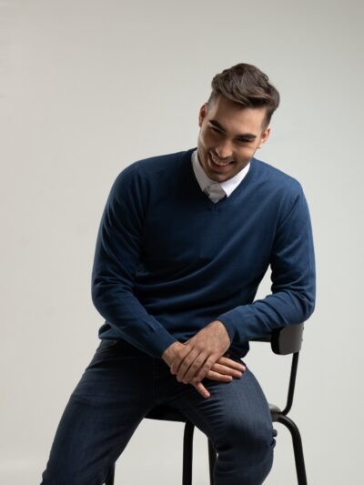 Sweter męski typu V-neck w kolorze turkusowym