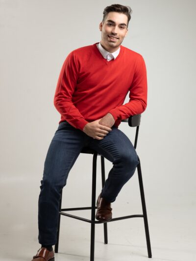 Czerwony sweter męski typu V-neck