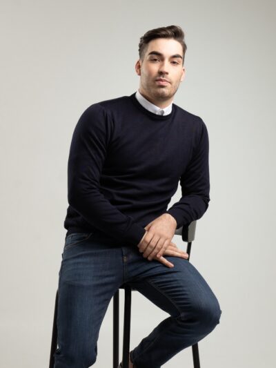 Granatowy sweter męski