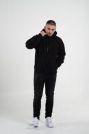 Czarna bluza męska o kroju oversize z efektem dziur