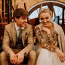 Beżowy garnitur męski w zieloną kratę glencheck