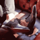 Granatowe loafersy z welurowym akcentem