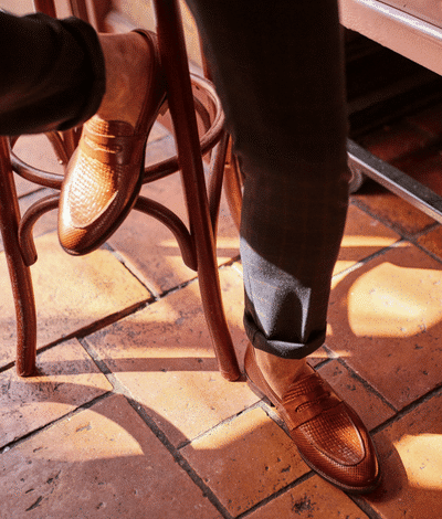 Brązowe buty skórzane z tłoczeniami