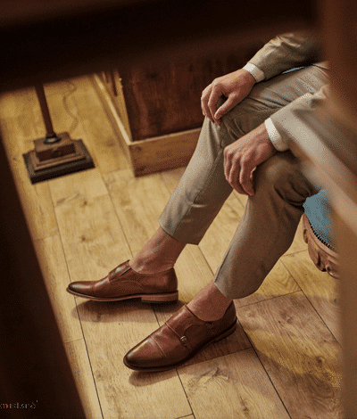 Skórzane buty z dwiema sprzączkami