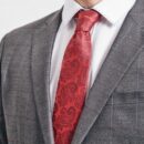 Czerwony krawat męski z motywem paisley