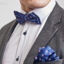 Muszka "Czerwony print na granatowym tle"