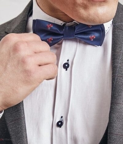 Muszka "Czerwone skutery na granatowym tle"