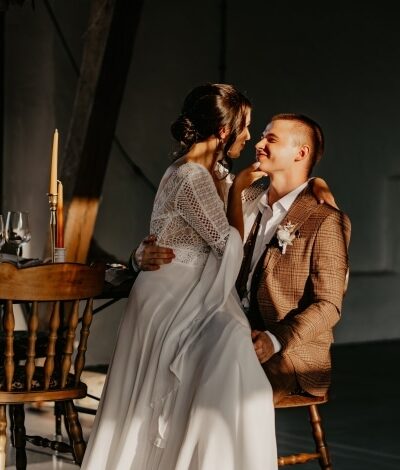 Garnitur męski z kamizelką w odcieniach brązu i pomarańczy