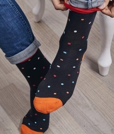 Skarpety "Kolorowe kropki na czarnym tle"