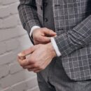 Stylowy garnitur męski w kratę glencheck z kamizelką