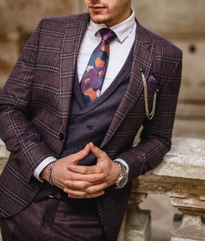 Trzyczęściowy garnitur męski w granatową kratę