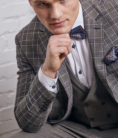 Trzyczęściowy garnitur męski w kratę, w odcieniach brązu