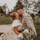 Beżowy garnitur męski w stylu rustykalnym w zieloną kratę