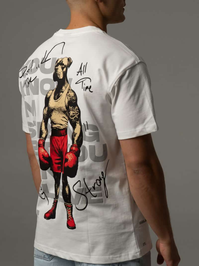 Biała koszulka oversize z bokserskim akcentem