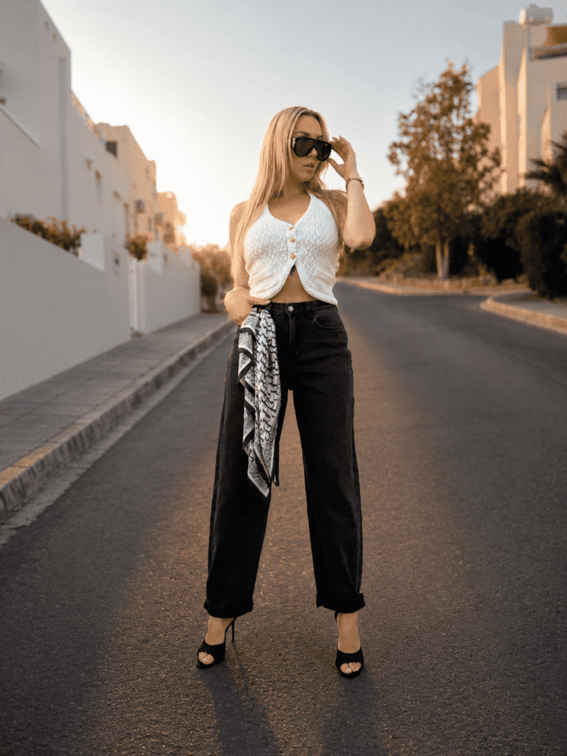 Czarne jeansy damskie o kroju balloon