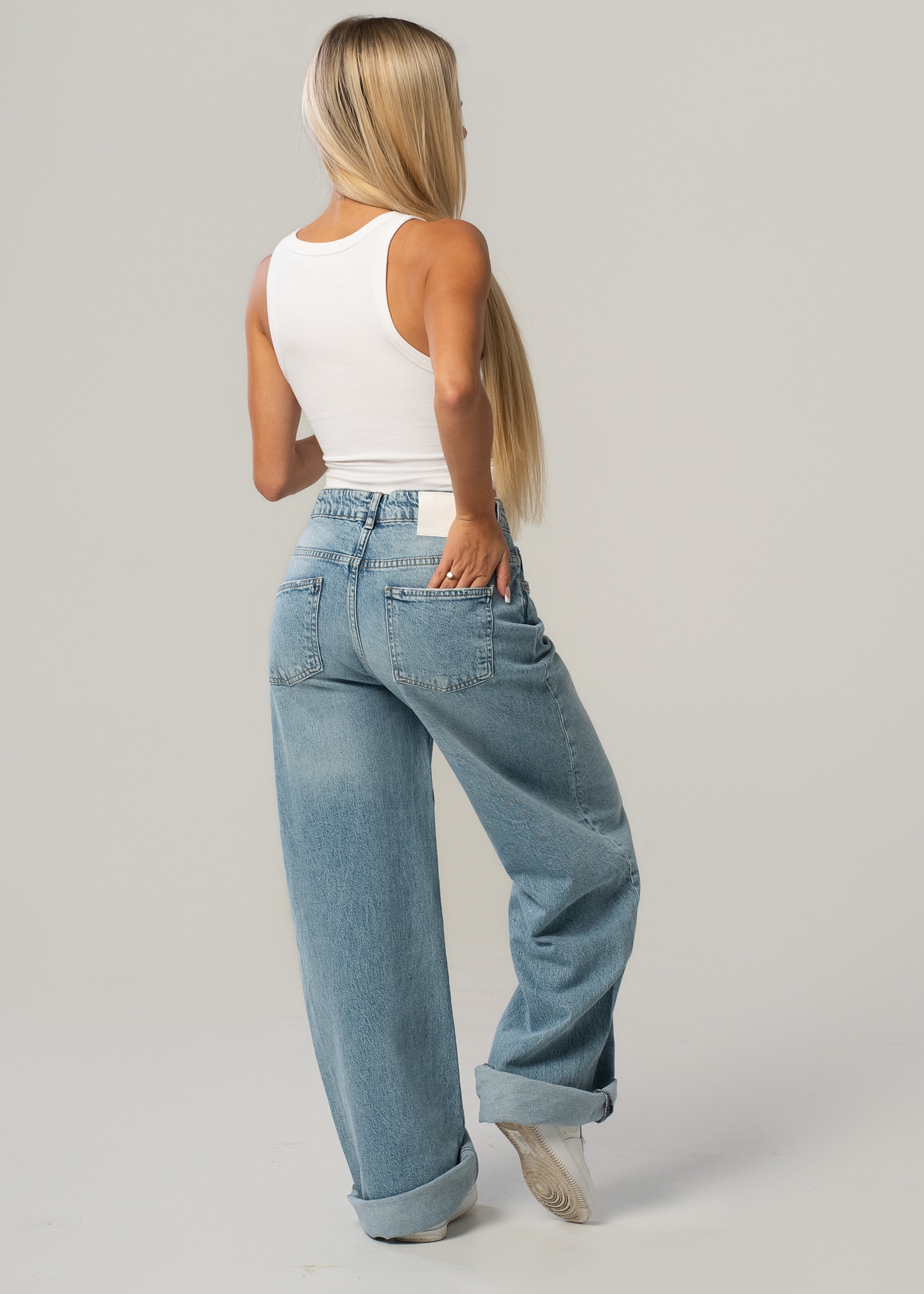 Jeansy damskie wide leg asymetryczne - obrazek 3