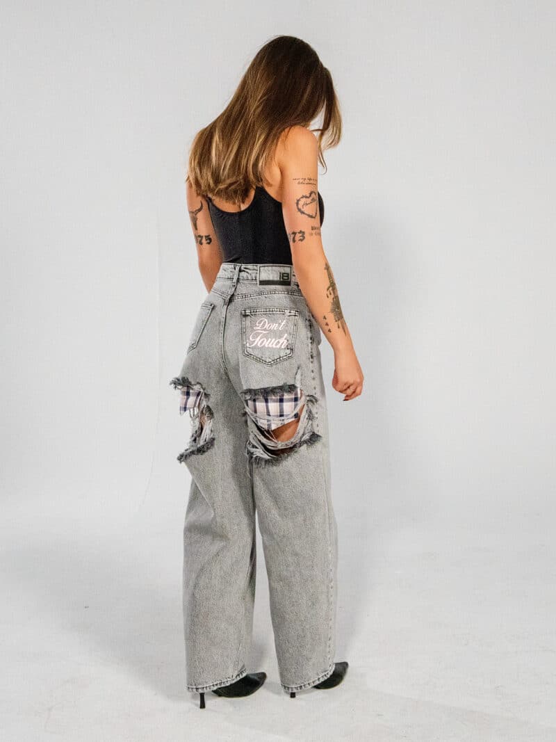 Damskie jeansy z dziurami don’t touch